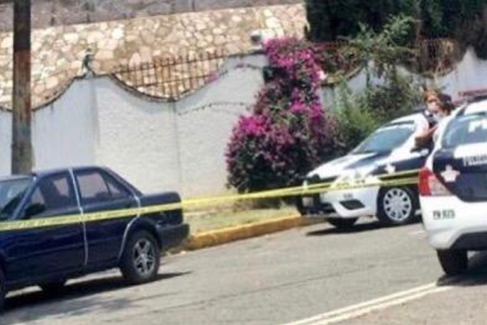 Encuentran a hombre asesinado en su automóvil