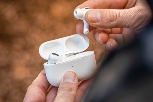 Regalan AirPods a menores que se vacunen contra el COVID-19 en EUA