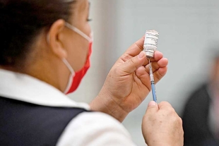 Recibirán maestros vacuna de refuerzo a partir del 8 de enero