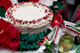 Crean pastel de chile en nogada para celebrar el mes patrio. ¿Lo probarías?