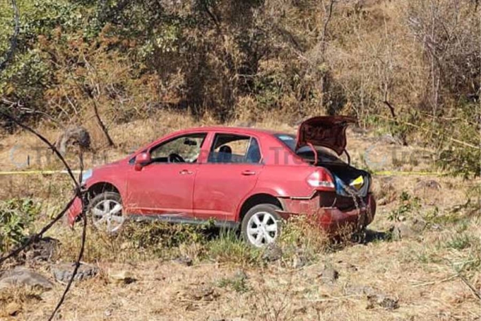 Matan a dos a bordo de un vehículo en Zacazonapan