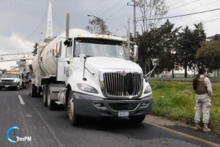 Seis heridos dejó accidente entre una pipa de Pemex y una camioneta