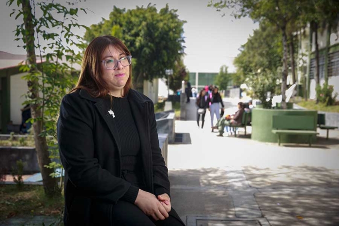 Claudia Cruz, egresada de la primera generación de Cuautitlán Izcalli de la UAEMéx, hoy es académica de la institución