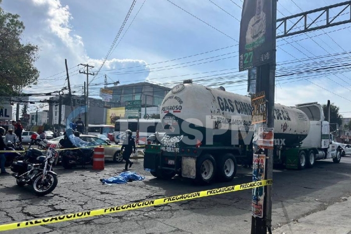 Atropellan abuelito que vendía lapiceros en crucero de Toluca