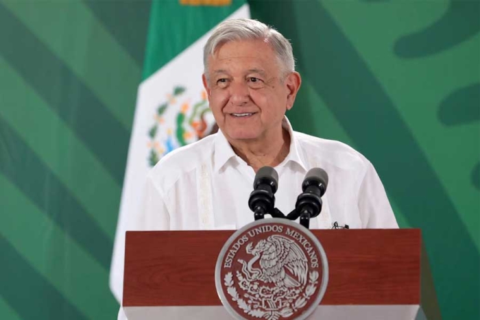 Habrá libros de texto, "lo quieran o no lo quieran": AMLO