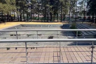 Sin gota de agua luce el lago del Parque Metropolitano Bicentenario de Toluca