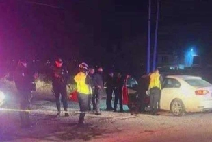 Al acordonar la zona, elementos policiales solicitaron la intervención de elementos de la Fiscalía General de Justicia del Estado de México