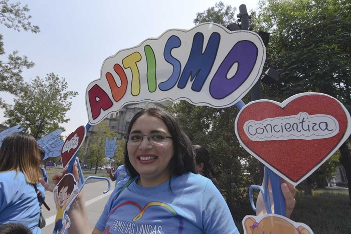 El contingente recorrió las principales calles de la capital mexiquense