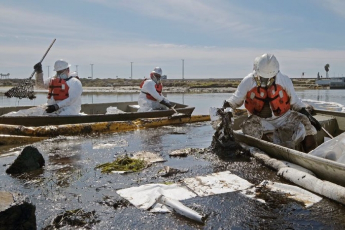 Cierran playas de California por derrame de petróleo