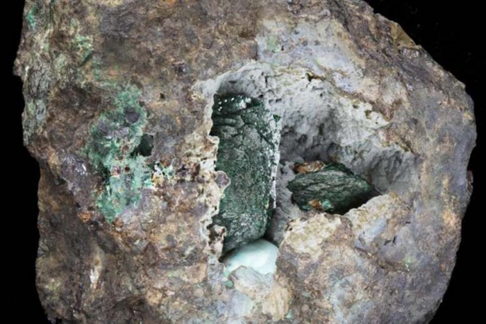 Kernowita, el nuevo mineral descubierto en una roca de hace 220 años