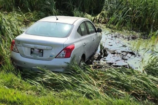 Rescatan a mujer embarazada tras caer a laguna en Lerma-Tenango