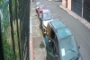 Captan a pareja robando tras dar “cristalazo” a camioneta en Toluca