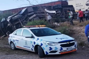 Tren embiste camión con pasajeros en Querétaro y deja 7 muertos