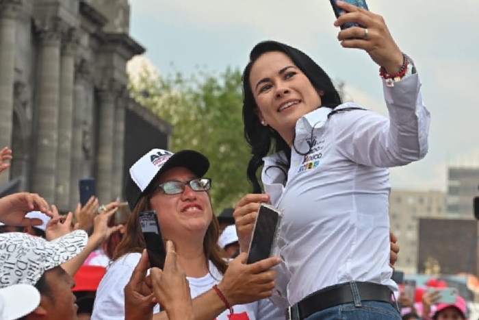 “Valientes a la carga”; Alejandra del Moral durante su cierre de campaña en Toluca