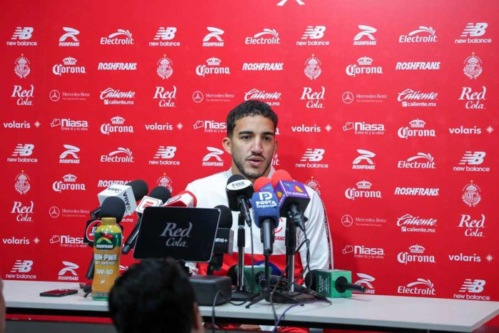 Más allá de la cancha, el uruguayo destacó la figura de Vega como capitán, un rol que cumple "ya esté fuera o dentro de la cancha".