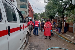 Trasladan a hospital a joven electrocutado