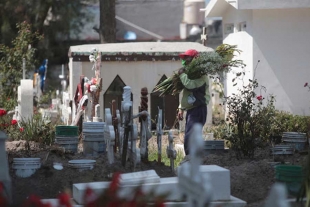 Con tranquilidad se vive jornada de Día de Muertos en panteones