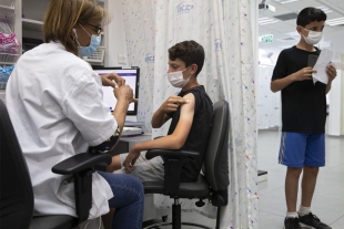 Estados Unidos lanza campaña para vacunar a menores mexicanos