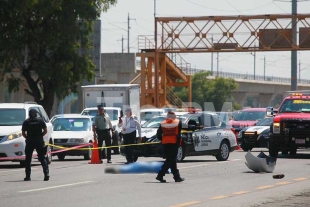 Automovilista arrolla y mata a ciclista junto a Plazas Outlet Lerma