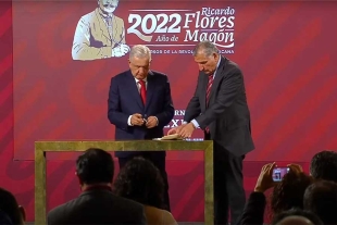 López Obrador firma decreto para garantizar agua en NL por 10 años