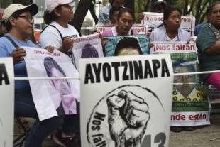Kamala Harris dio parte del expediente de Ayotzinapa a México