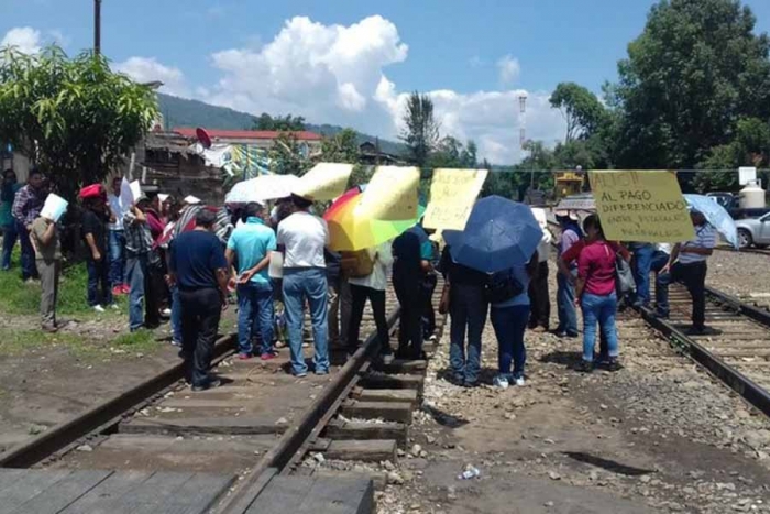 CNTE bloquea nuevamente vías en Michoacán