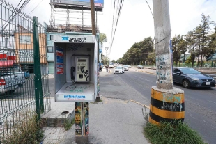 En el olvido cabinas telefónicas
