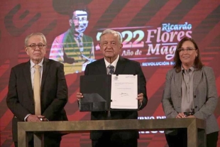 AMLO firma iniciativa para eliminar el Horario de Verano