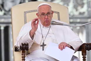 Papa Francisco permanecerá hospitalizado varios días por una ‘infección respiratoria’