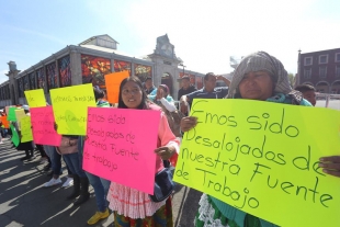 Protestan frente al Cosmovitral