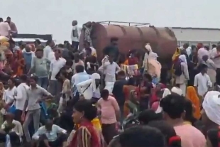 Cientos de personas estaban reunidas para alabar a la deidad Shiva cuando ocurrió la tragedia.