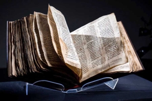 ¿Quién da más? La biblia hebrea más antigua irá a subasta por millones de dólares