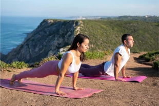 6 posturas de yoga para eliminar los efectos del burnout