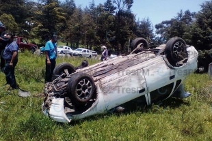 Volcadura en la Toluca-Zitácuaro deja dos heridos