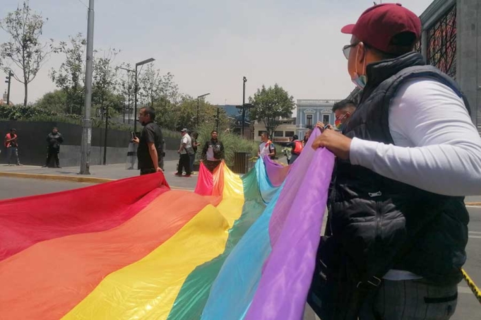 Colectivos se manifiestan por la aprobación de matrimonios igualitarios en Edomex