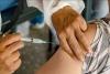 Pide OMS a países en desarrollo esperar a aplicar tercera dosis de vacunas