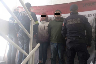 Tras detener la unidad, descendieron Jazmín Alexa “N” y Pedro “N”