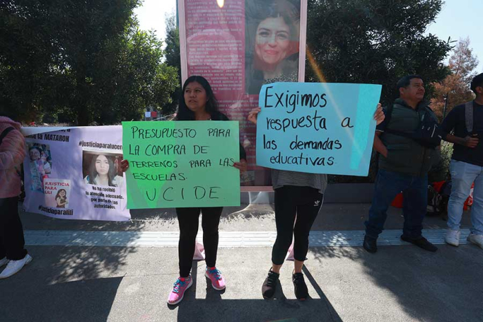 Los inconformes advirtieron que no retirarán el plantón hasta ser recibidos por una autoridad competente