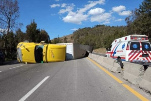 Accidente de trailer cierra por dos horas Carretera Panamericana en Atlacomulco