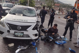 Biker sale herido en accidente contra taxi en Tejupilco