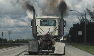 Países de la unión europea acuerdan reducir emisiones de camiones y autobuses para 2040