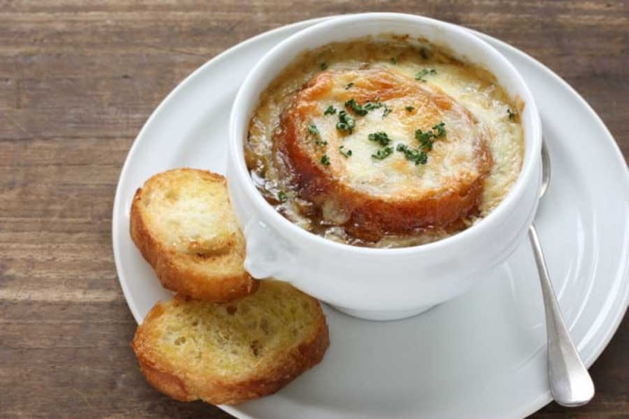 Sopa de cebolla. Receta fácil y rápida