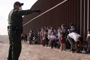 Finaliza SRE el programa &quot;Quédate en México&quot; tras orden de EU