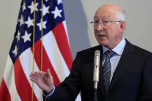 Ken Salazar dice que reforma eléctrica podría causar &quot;litigios sin fin&quot;