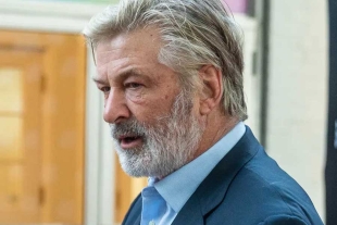 Trabajadores de &quot;Rust&quot; demandan a Alec Baldwin por efectos postraumáticos