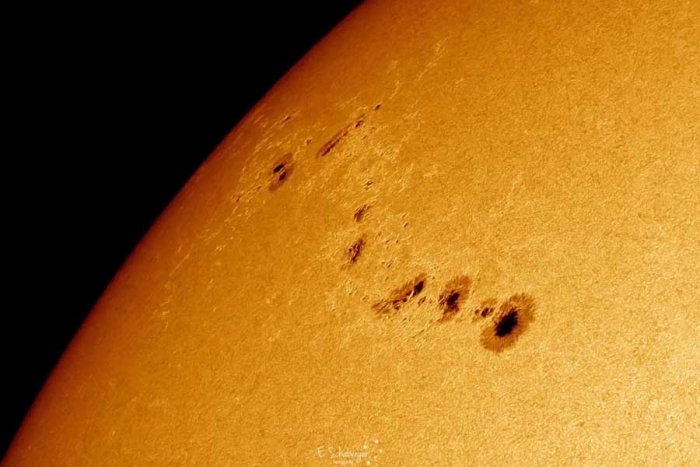 La NASA detecta una gran mancha solar girando hacia la Tierra