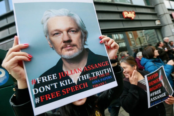 Aprueba justicia británica extradición de Assange a Estados Unidos