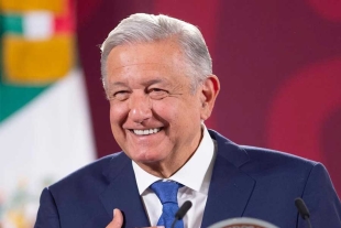 AMLO se burla de propuesta del PAN de definir presidenciables mediante encuesta