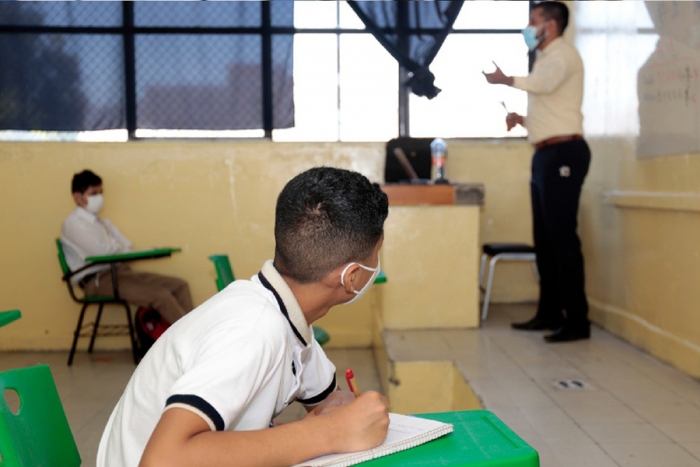 Establecen lineamientos para retorno de escolares en CDMX