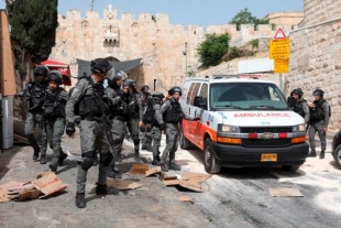 Palestinos e israelíes se enfrentan en la explanada de las mezquitas